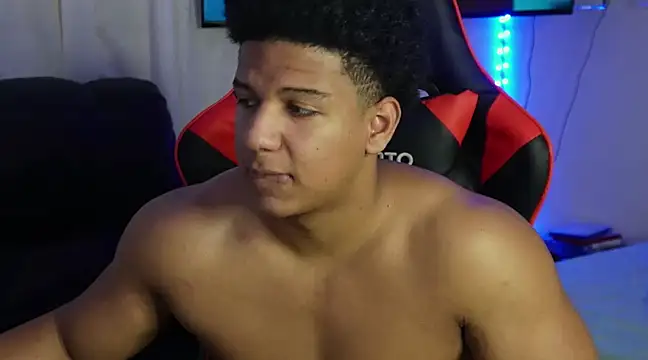 Snapshot of May_Dylan1 chatting on 12.11.24 May Dylan1 online show from 12.11.24