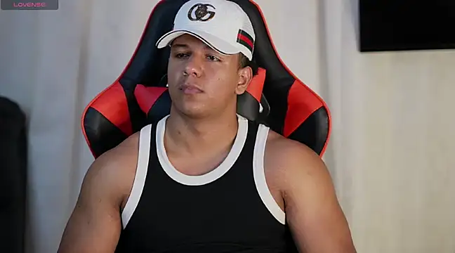 Snapshot of May_Dylan1 chatting on 01.02.25 May Dylan1 online show from 01.02.25