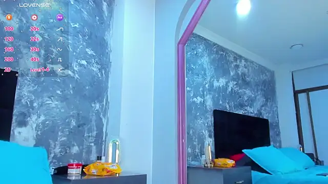 AuroraRojas online show from 01.18.25