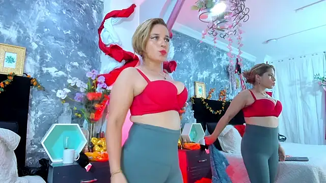 AuroraRojas online show from 02.11.25