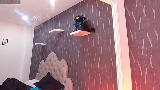 AuroraRojas online show from 03.15.25