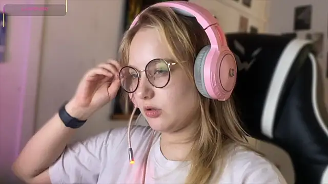 JacyWinslat online show from 09.13.25