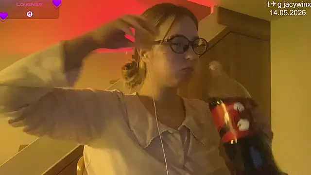 Snapshot of JacyWinslat chatting on 05.14.26 JacyWinslat online show from 05.14.26