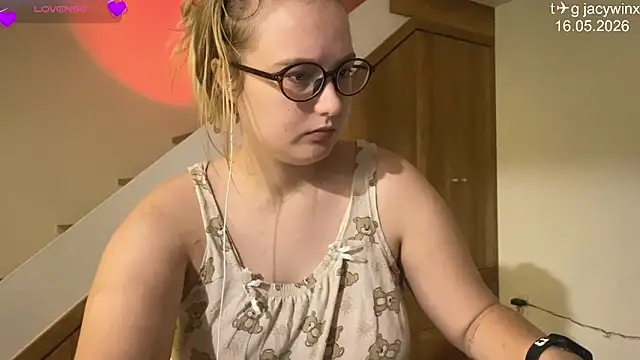 Snapshot of JacyWinslat chatting on 05.17.26 JacyWinslat online show from 05.17.26