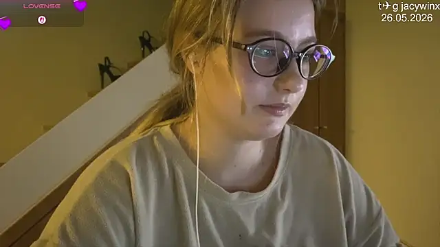 Snapshot of JacyWinslat chatting on 05.26.26 JacyWinslat online show from 05.26.26