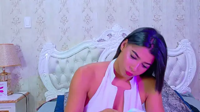 TiaraRosse online show from 10.08.25