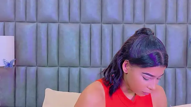 TiaraRosse online show from 04.15.26