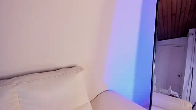 Rebeca Williams  online show from 01.25.25