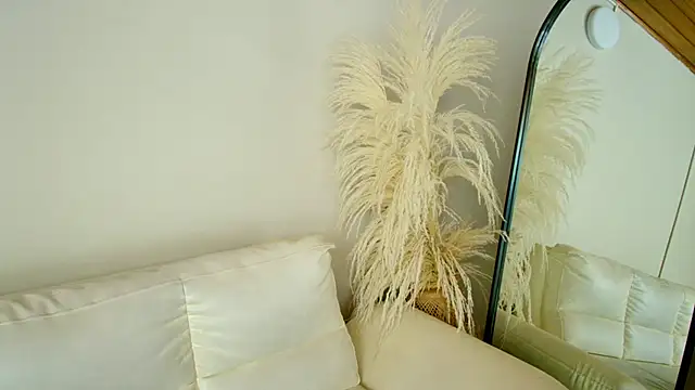 Rebeca Williams  online show from 02.21.25