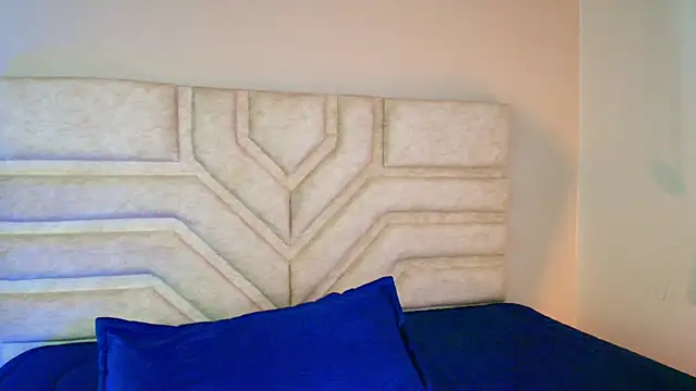 Rebeca Williams  online show from 03.04.25