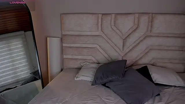 Rebeca Williams  online show from 02.20.26