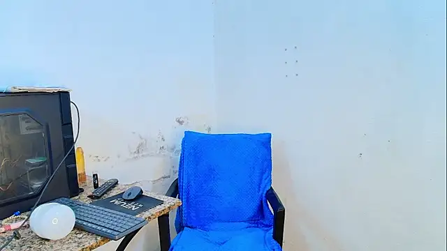 Snapshot of Oh_Tique chatting on 04.10.26 Oh Tique online show from 04.10.26