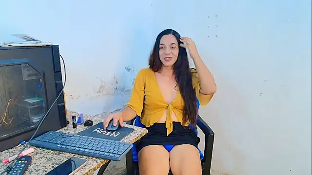 Snapshot of Oh_Tique chatting on 04.11.26 Oh Tique online show from 04.11.26