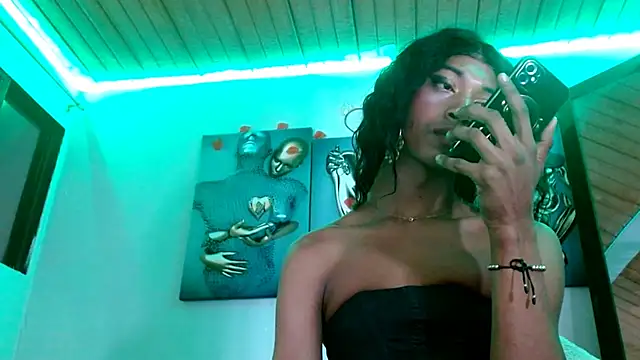 Snapshot of Maidi_ chatting on 03.16.25 Maidi online show from 03.16.25