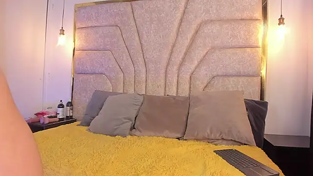 EmaJames25 online show from 02.12.25