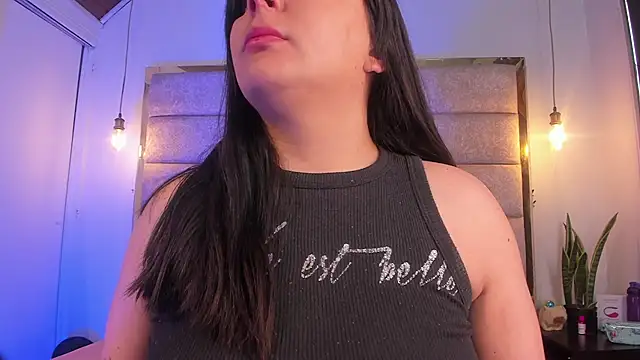 EmaJames25 online show from 01.11.26