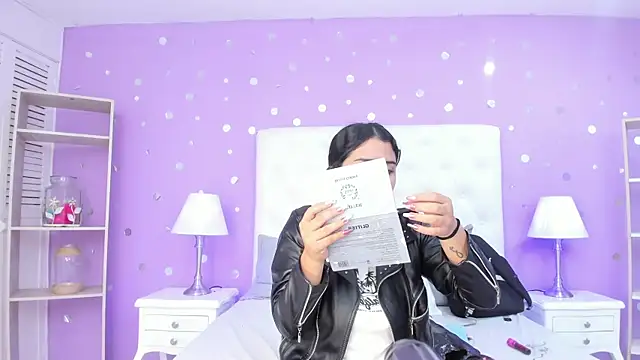 scarlette 15  online show from 11.29.25