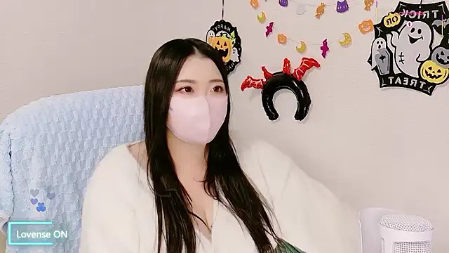 Snapshot of yukinko_o_ chatting on 10.28.25 yukinko o online show from 10.28.25