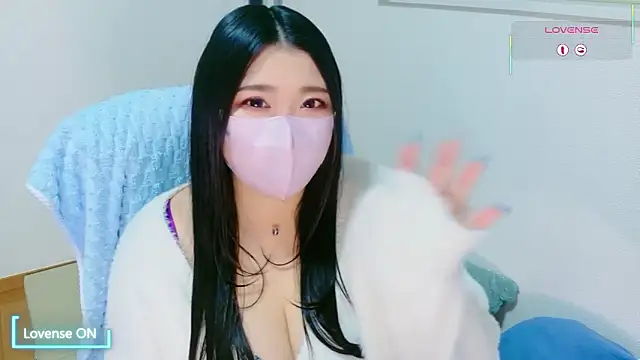 Snapshot of yukinko_o_ chatting on 12.20.25 yukinko o online show from 12.20.25