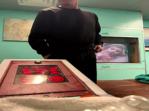 Snapshot of wheresando1 chatting on 11.15.25 wheresando1 online show from 11.15.25