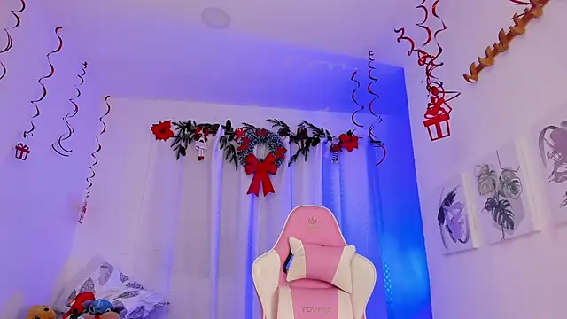 Snapshot of Lia_Petite1 chatting on 01.25.25 Lia Petite1 online show from 01.25.25