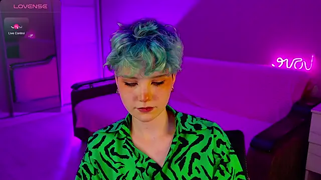 Snapshot of School_Love chatting on 12.13.24 School Love online show from 12.13.24