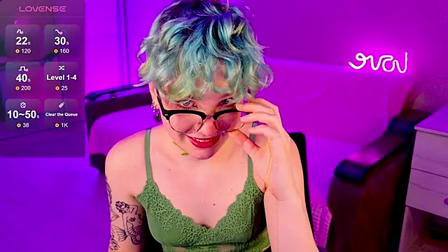 Snapshot of School_Love chatting on 12.27.24 School Love online show from 12.27.24