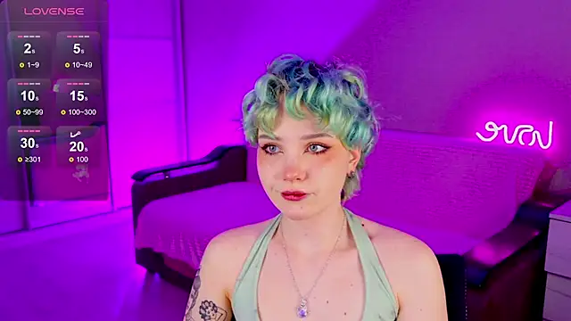 Snapshot of School_Love chatting on 01.10.25 School Love online show from 01.10.25