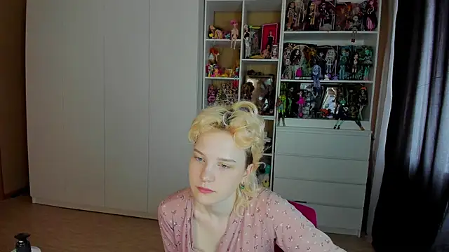 School Love online show from 07.14.26