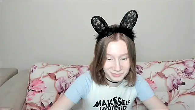 Snapshot of EnigmaSee chatting on 12.12.24 EnigmaSee online show from 12.12.24
