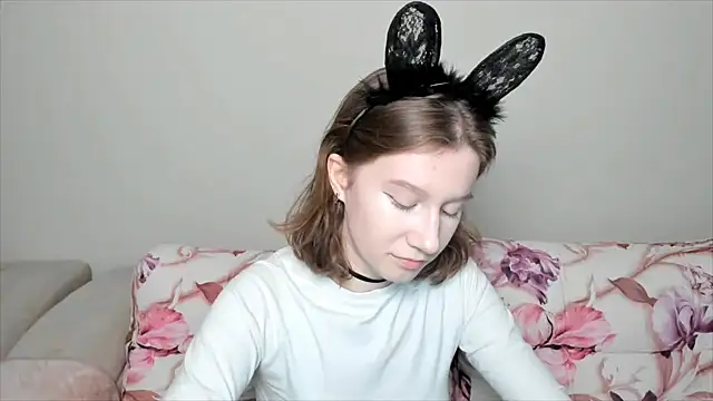Snapshot of EnigmaSee chatting on 12.16.24 EnigmaSee online show from 12.16.24