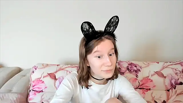 Snapshot of EnigmaSee chatting on 12.16.24 EnigmaSee online show from 12.16.24