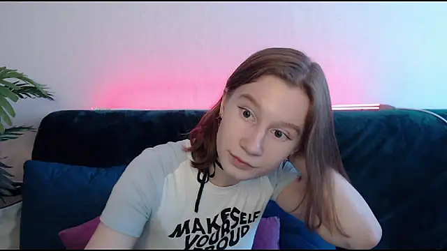 Snapshot of EnigmaSee chatting on 12.18.24 EnigmaSee online show from 12.18.24