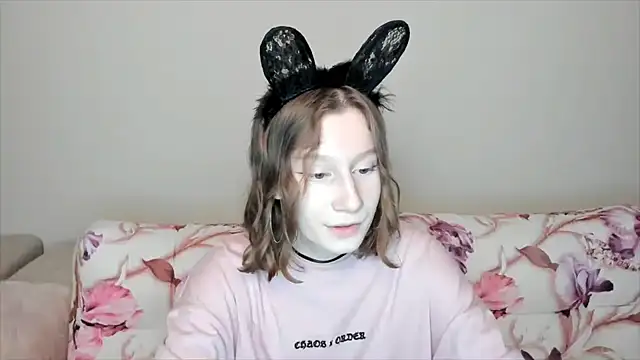 Snapshot of EnigmaSee chatting on 12.20.24 EnigmaSee online show from 12.20.24