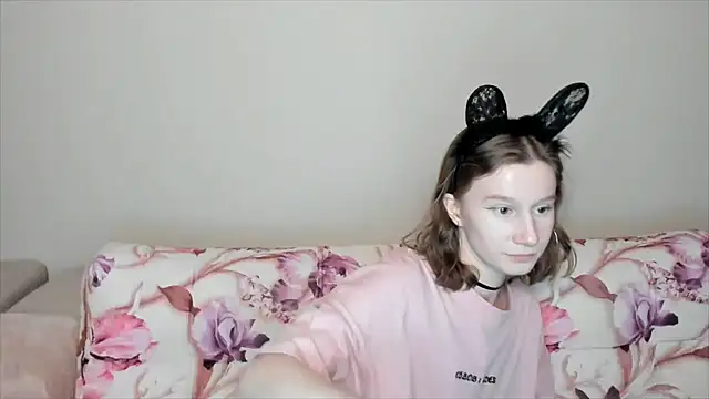 Snapshot of EnigmaSee chatting on 12.20.24 EnigmaSee online show from 12.20.24