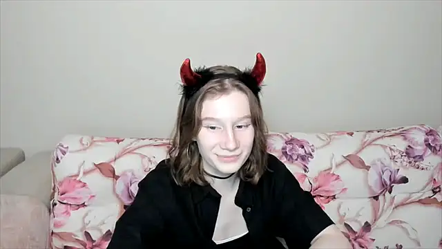 Snapshot of EnigmaSee chatting on 12.23.24 EnigmaSee online show from 12.23.24