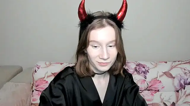 Snapshot of EnigmaSee chatting on 12.25.24 EnigmaSee online show from 12.25.24