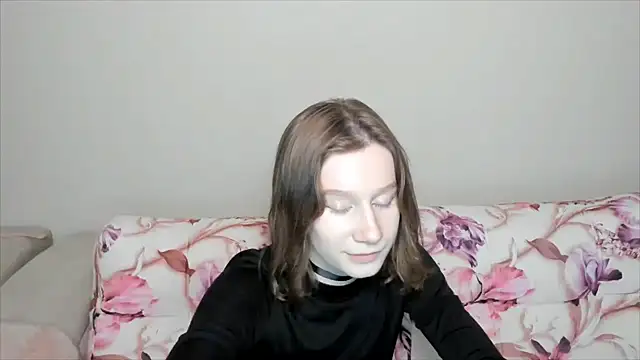 Snapshot of EnigmaSee chatting on 01.04.25 EnigmaSee online show from 01.04.25