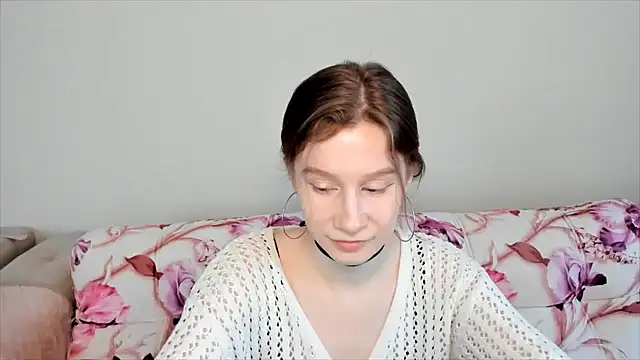 Snapshot of EnigmaSee chatting on 01.05.25 EnigmaSee online show from 01.05.25
