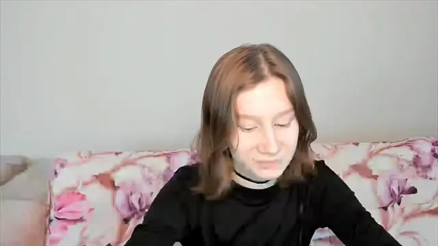 Snapshot of EnigmaSee chatting on 01.06.25 EnigmaSee online show from 01.06.25