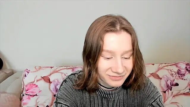 Snapshot of EnigmaSee chatting on 01.09.25 EnigmaSee online show from 01.09.25