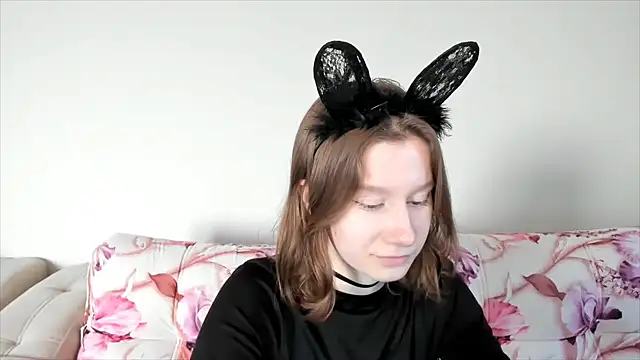 Snapshot of EnigmaSee chatting on 01.16.25 EnigmaSee online show from 01.16.25