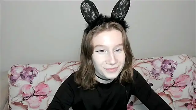Snapshot of EnigmaSee chatting on 01.27.25 EnigmaSee online show from 01.27.25