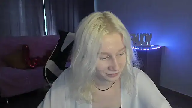 Snapshot of EnigmaSee chatting on 06.27.26 EnigmaSee online show from 06.27.26