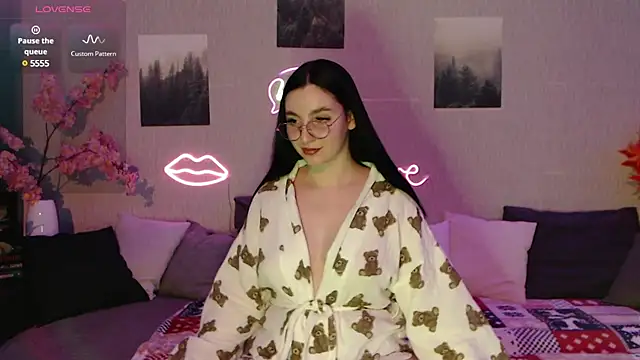 Fluffy Tiffy online show from 01.10.25