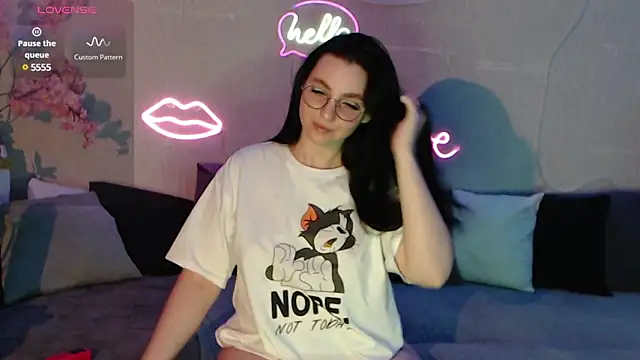 Fluffy Tiffy online show from 01.23.25