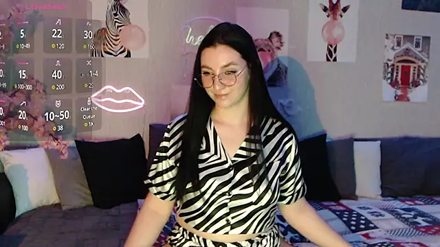 Fluffy Tiffy online show from 02.04.25