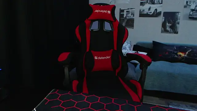 Fluffy Tiffy online show from 10.02.25