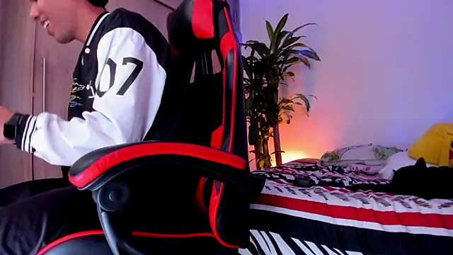 aldrinwhite online show from 04.15.26