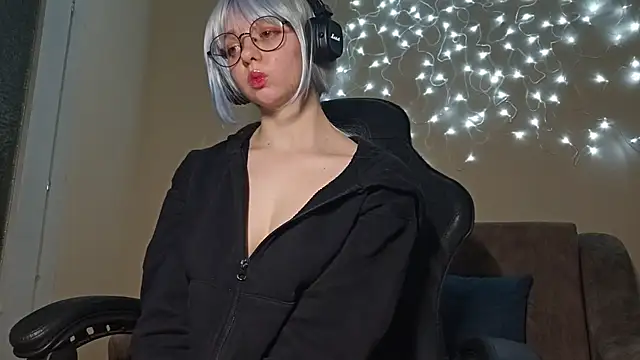 Snapshot of DanaWard chatting on 01.20.25 DanaWard online show from 01.20.25